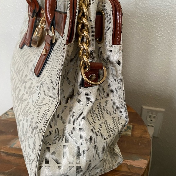 Michael Kors SIGNATURE HAMILTON SAFFIANO SATCHEL SIZE- L - Picture 11 of 15